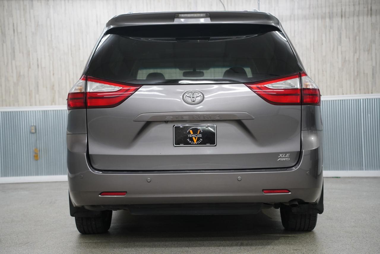 Toyota Sienna XLE AWD 7-Passenger (Natl) 2017