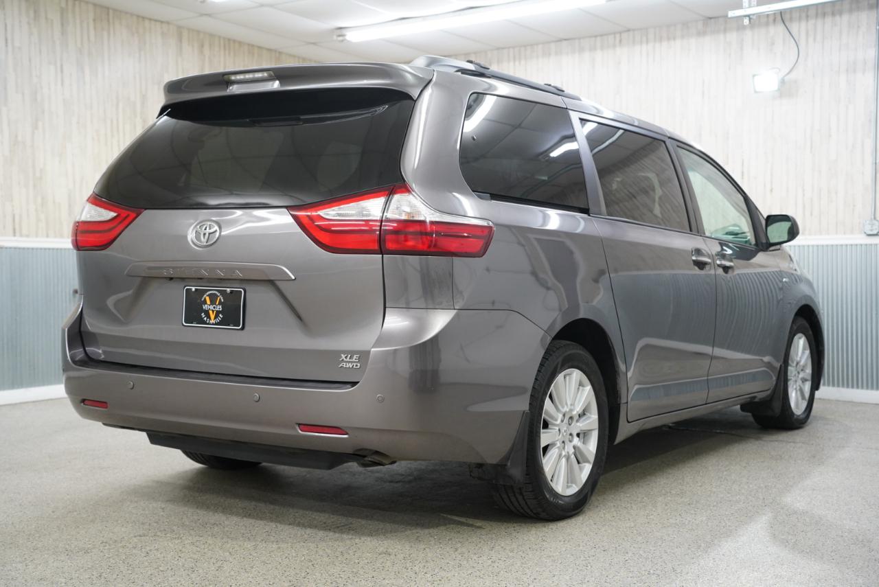 Toyota Sienna XLE AWD 7-Passenger (Natl) 2017