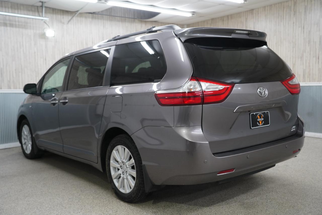 Toyota Sienna XLE AWD 7-Passenger (Natl) 2017