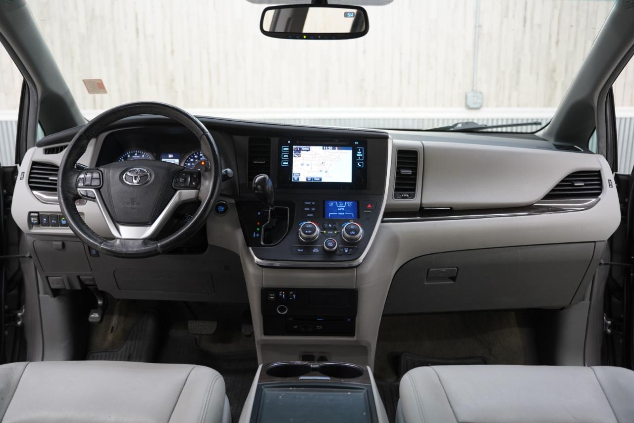 Toyota Sienna XLE AWD 7-Passenger (Natl) 2017