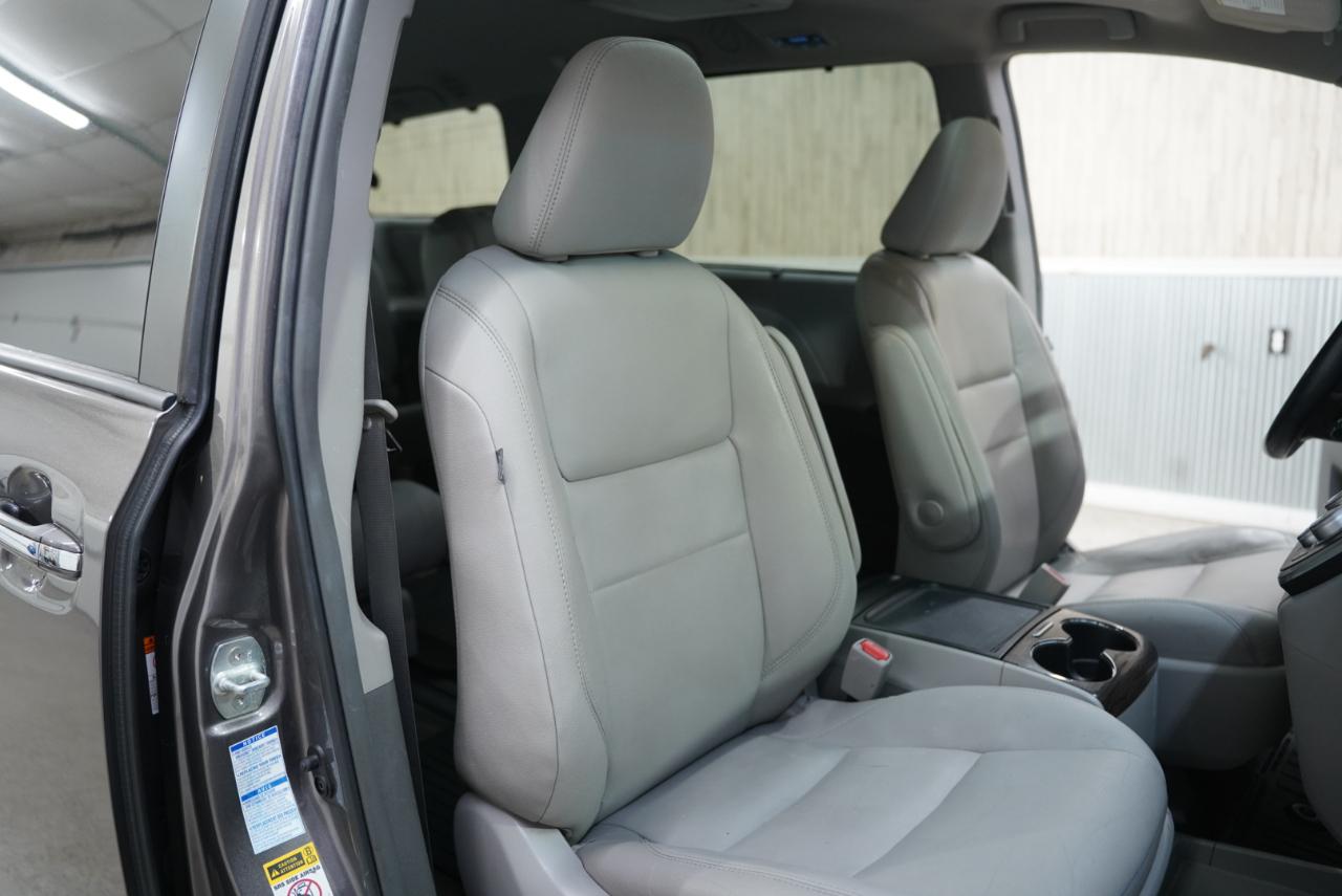 Toyota Sienna XLE AWD 7-Passenger (Natl) 2017