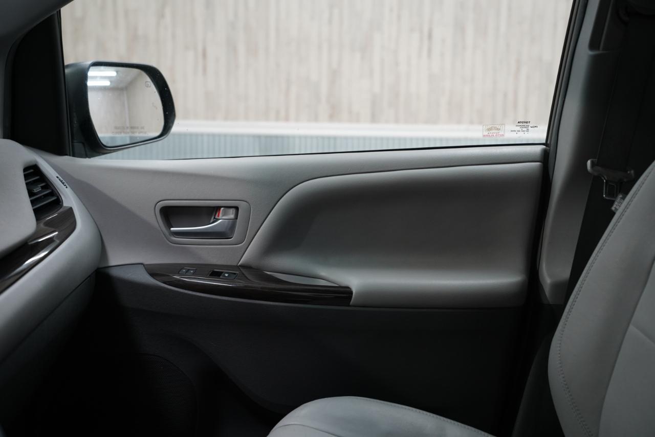 Toyota Sienna XLE AWD 7-Passenger (Natl) 2017