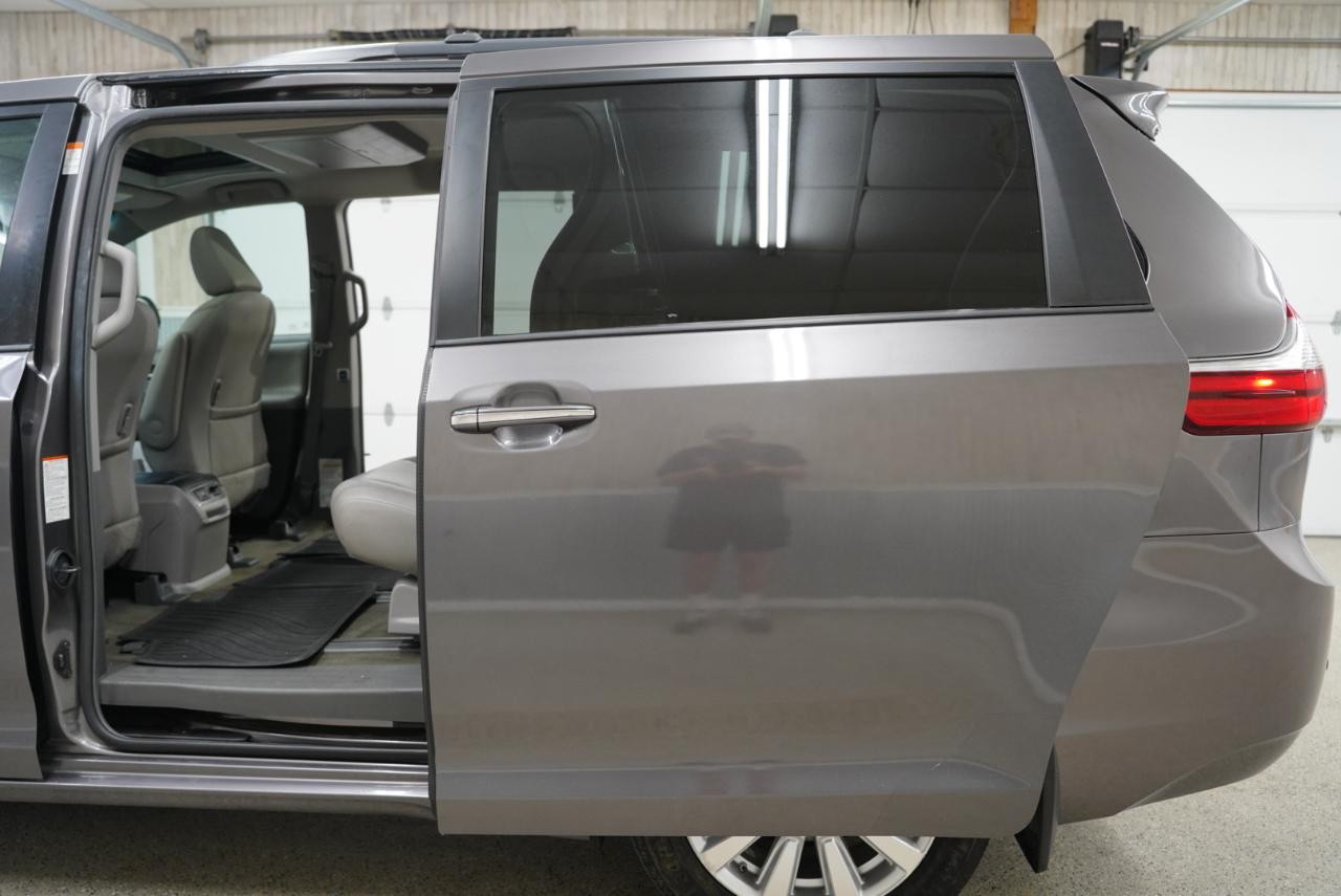 Toyota Sienna XLE AWD 7-Passenger (Natl) 2017