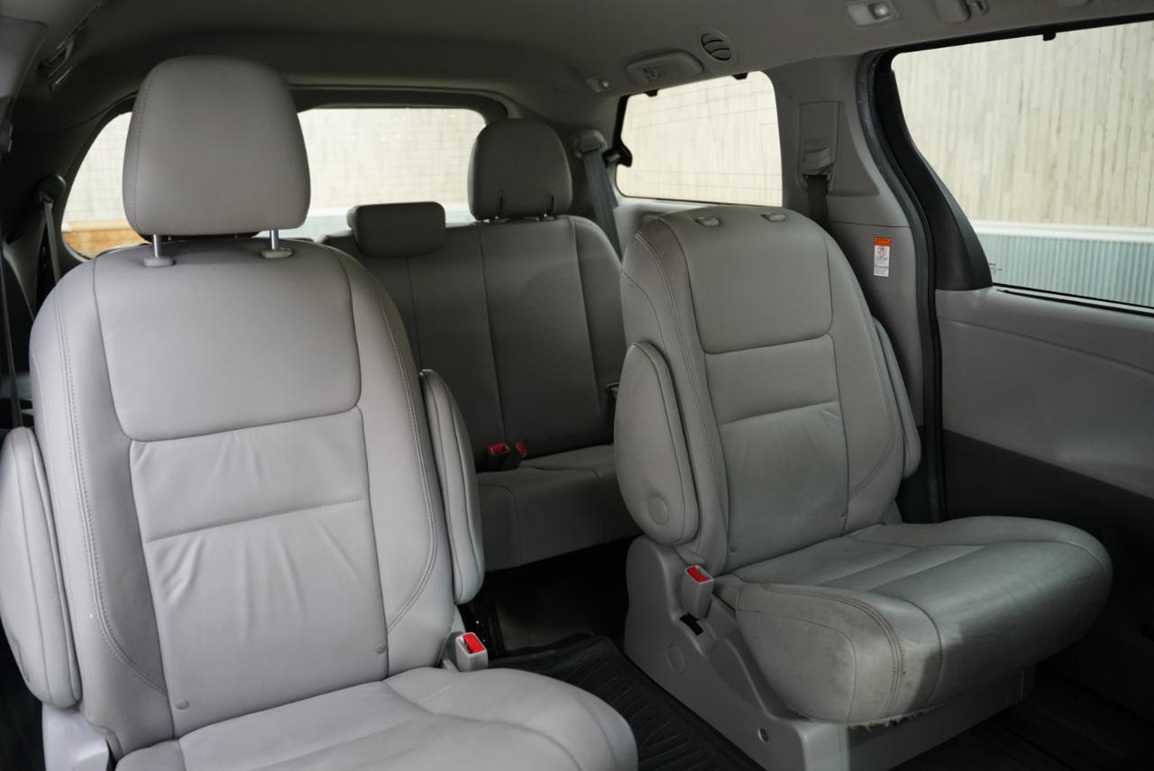 Toyota Sienna XLE AWD 7-Passenger (Natl) 2017
