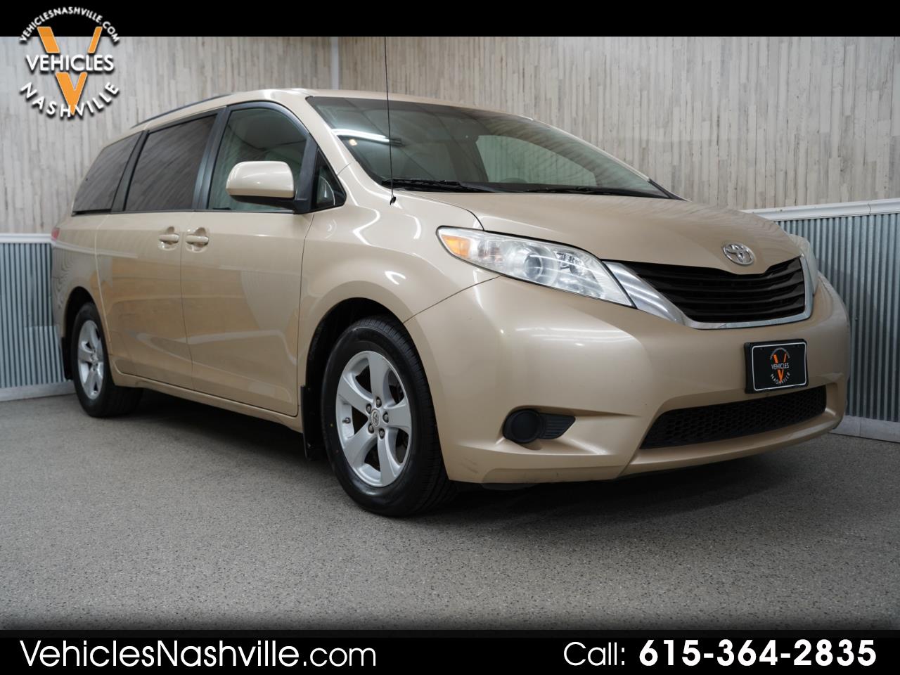 Toyota Sienna 5dr 7-Pass Van V6 LE FWD (Natl) 2012