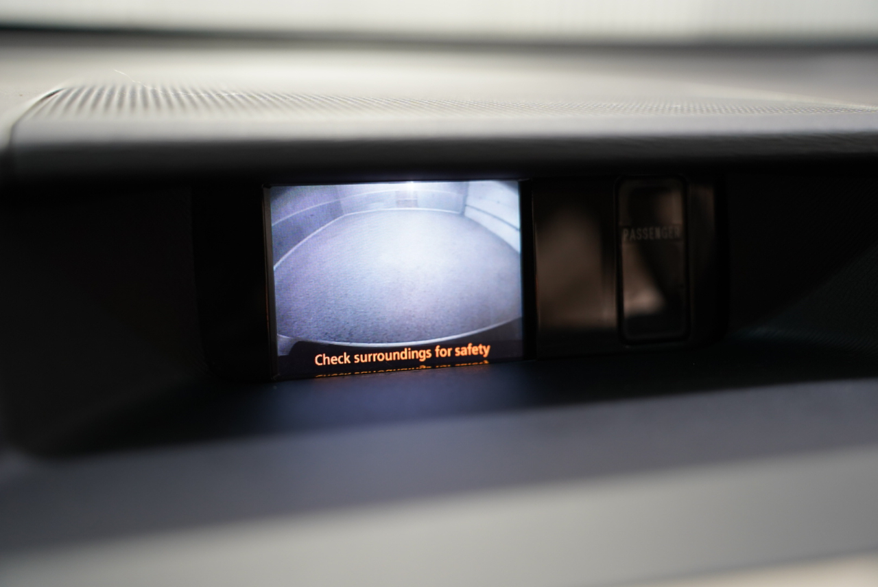 Toyota Sienna 5dr 7-Pass Van V6 LE FWD (Natl) 2012