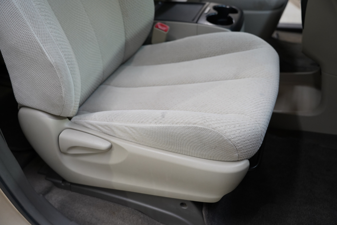 Toyota Sienna 5dr 7-Pass Van V6 LE FWD (Natl) 2012