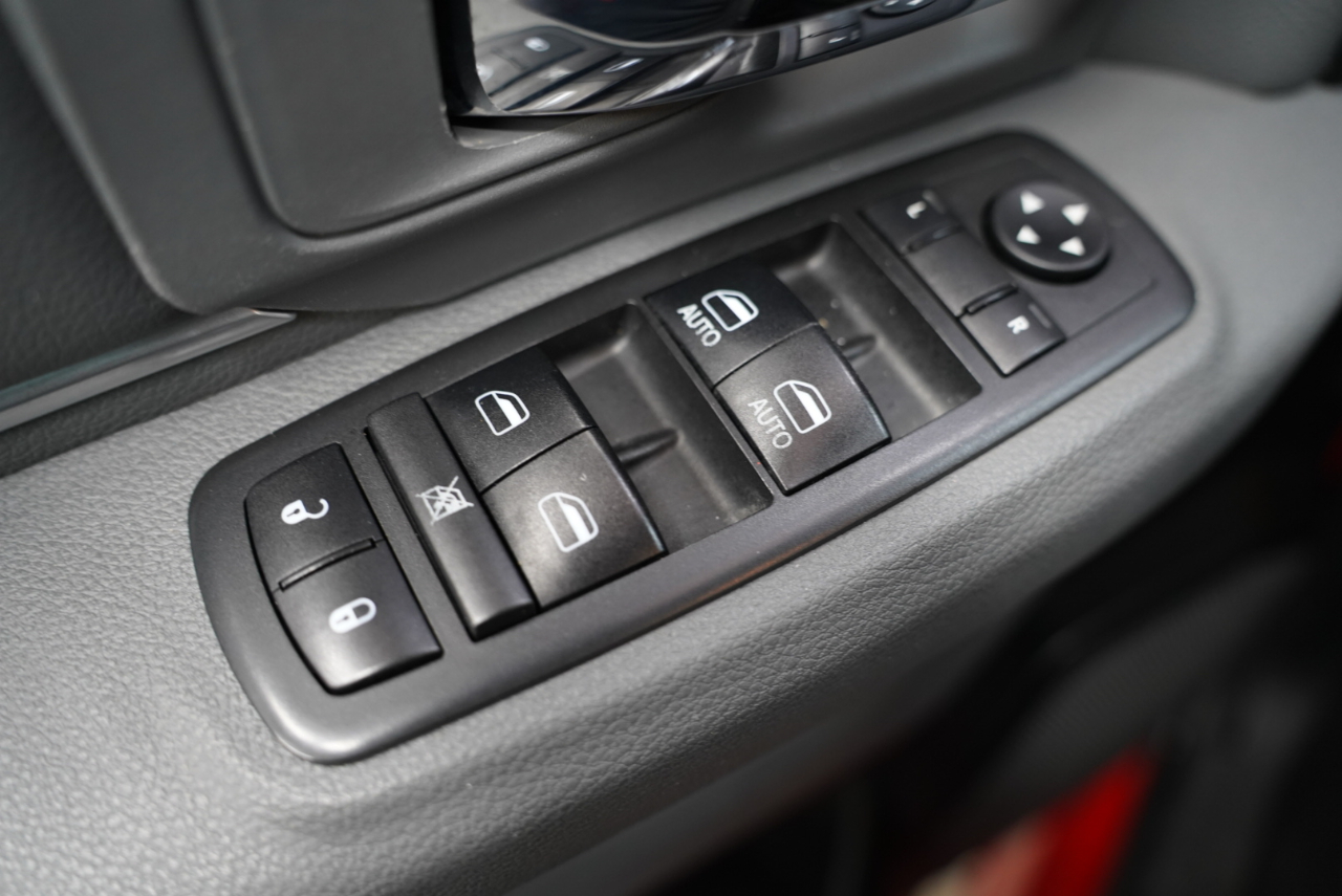 RAM 1500 SLT 4x2 Quad Cab 6'4" Box 2018