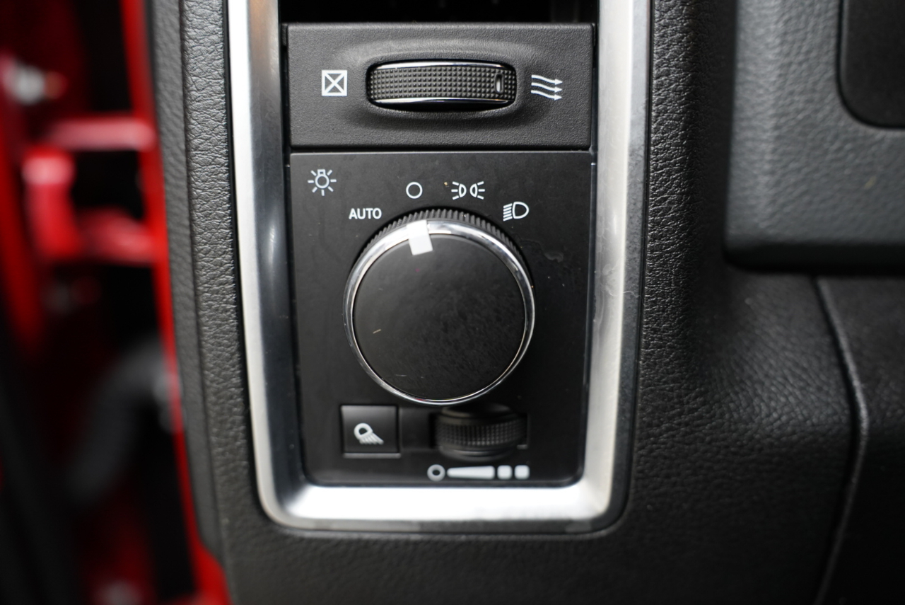 RAM 1500 SLT 4x2 Quad Cab 6'4" Box 2018