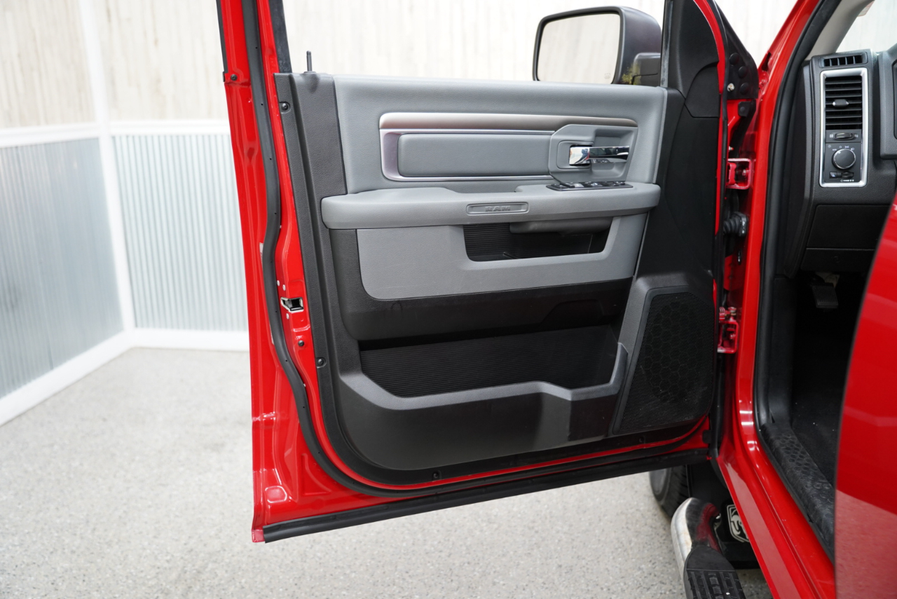 RAM 1500 SLT 4x2 Quad Cab 6'4" Box 2018