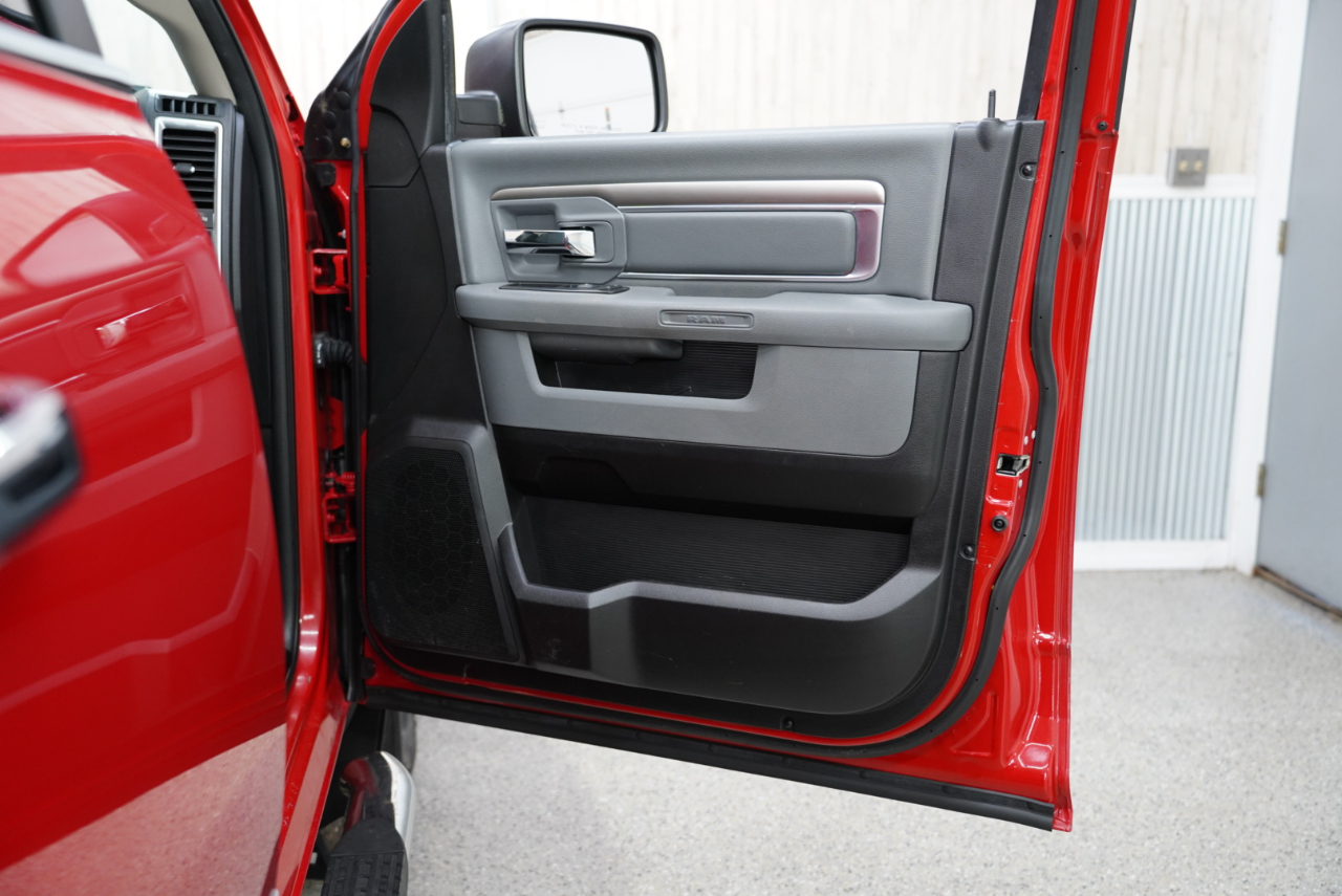 RAM 1500 SLT 4x2 Quad Cab 6'4" Box 2018