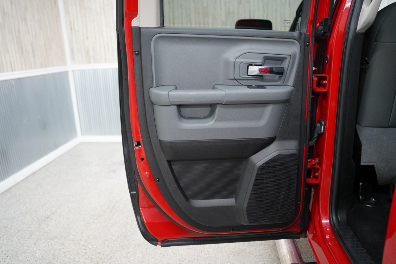 RAM 1500 SLT 4x2 Quad Cab 6'4" Box 2018