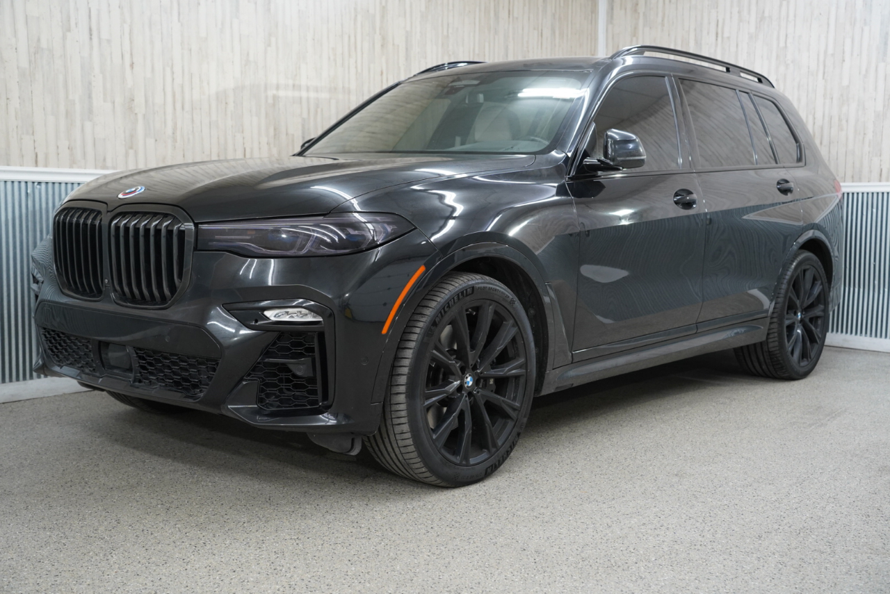 BMW X7 M50i Sports Activity Vehicle 2022
