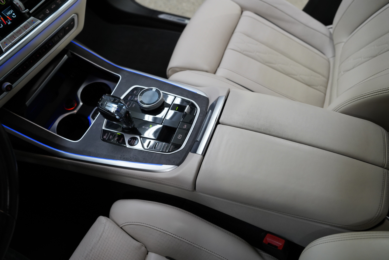 BMW X7 M50i Sports Activity Vehicle 2022