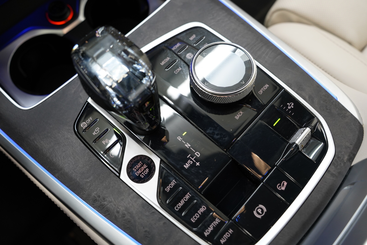 BMW X7 M50i Sports Activity Vehicle 2022