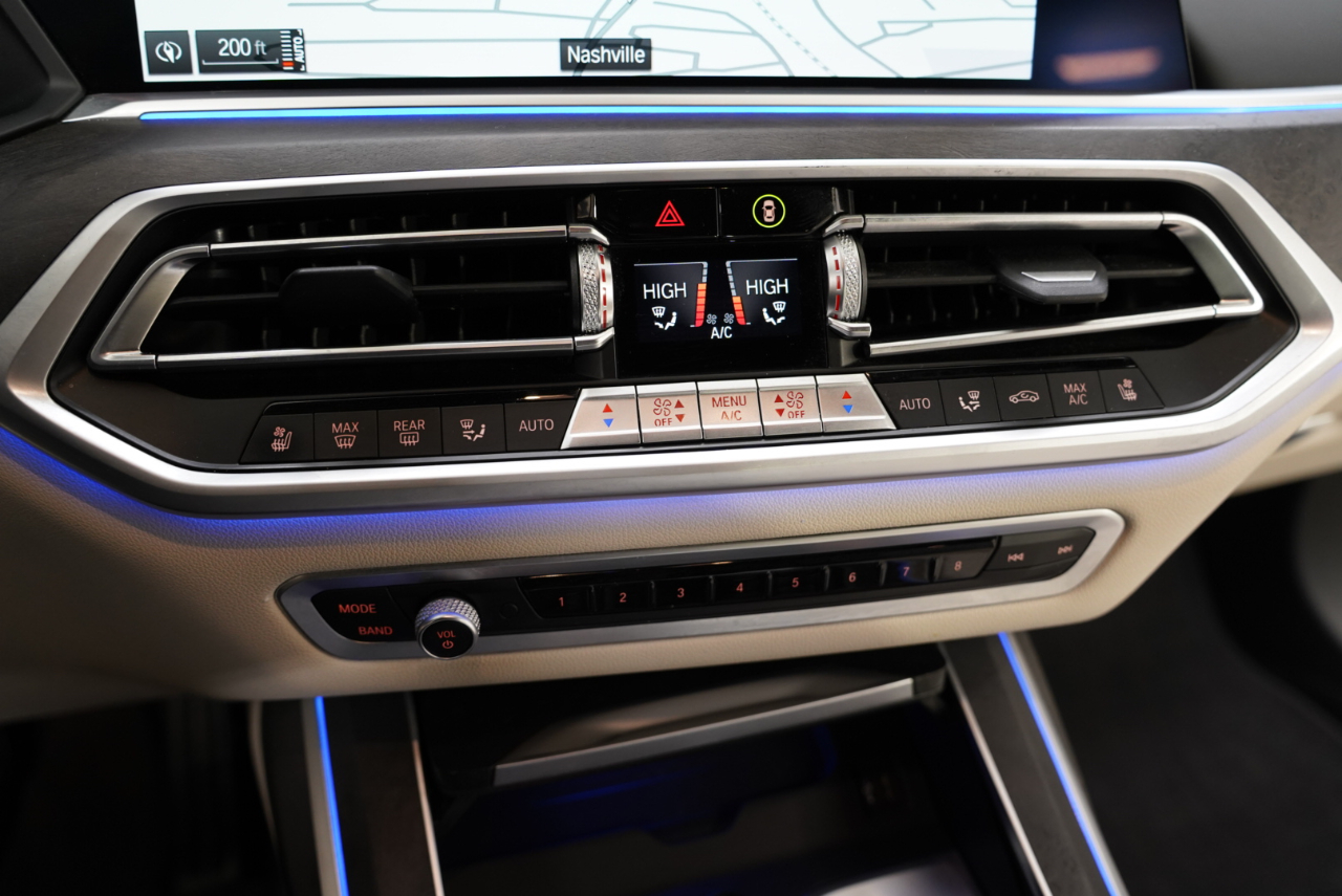 BMW X7 M50i Sports Activity Vehicle 2022