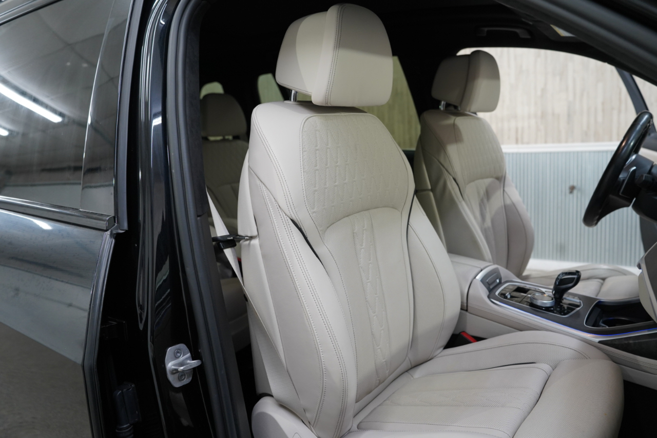 BMW X7 M50i Sports Activity Vehicle 2022