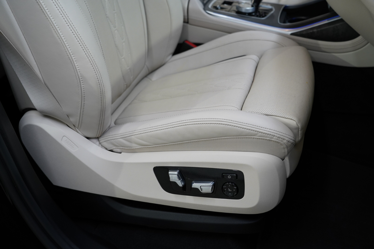 BMW X7 M50i Sports Activity Vehicle 2022