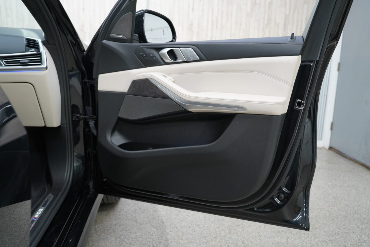 BMW X7 M50i Sports Activity Vehicle 2022