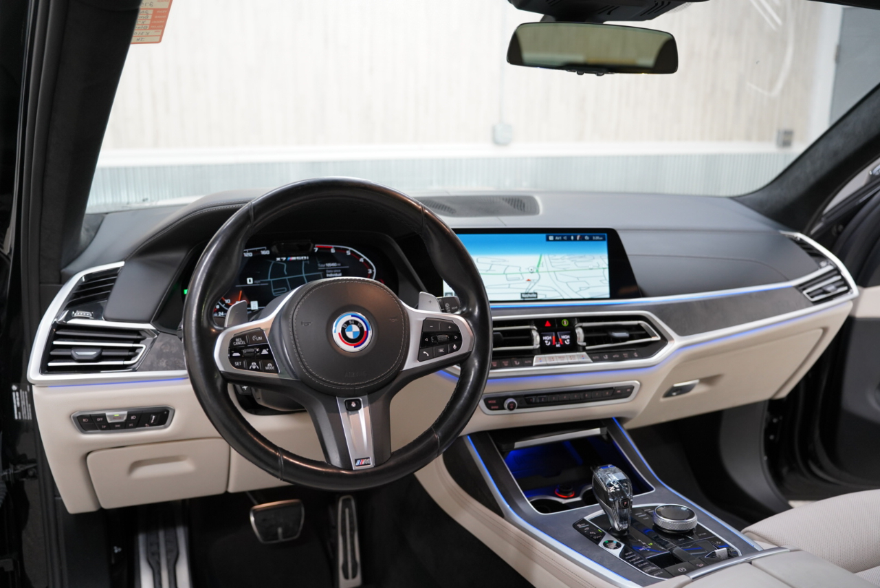 BMW X7 M50i Sports Activity Vehicle 2022