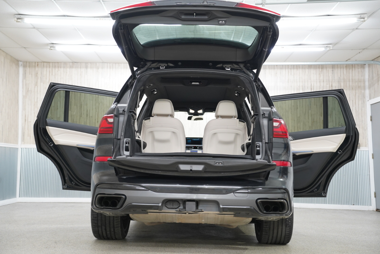 BMW X7 M50i Sports Activity Vehicle 2022