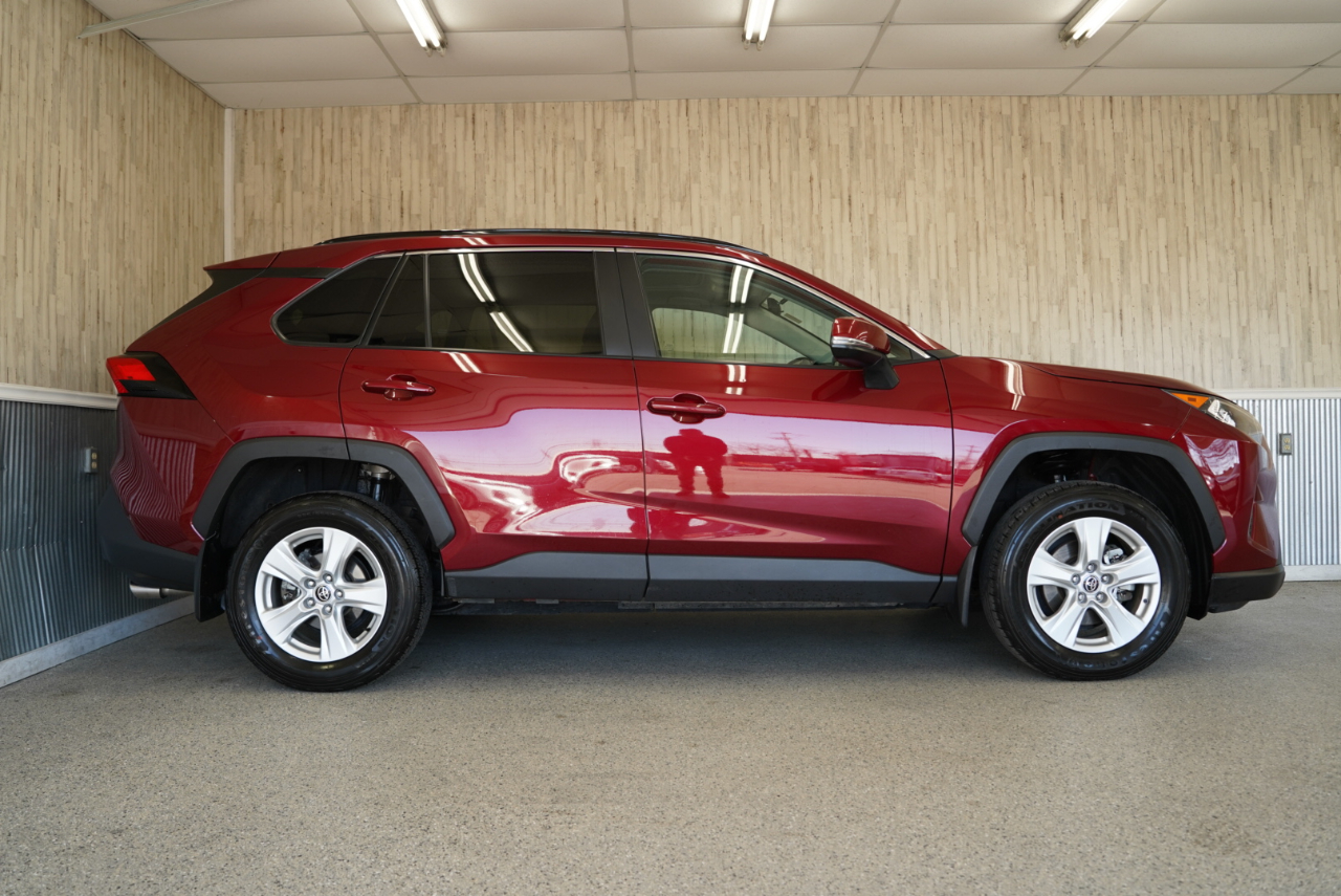 Toyota RAV4 XLE AWD (Natl) 2021