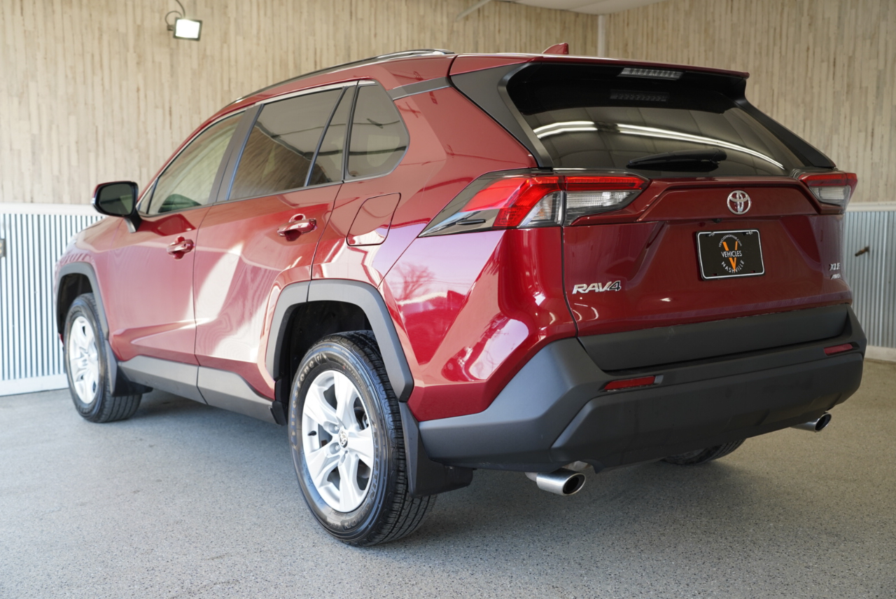 Toyota RAV4 XLE AWD (Natl) 2021