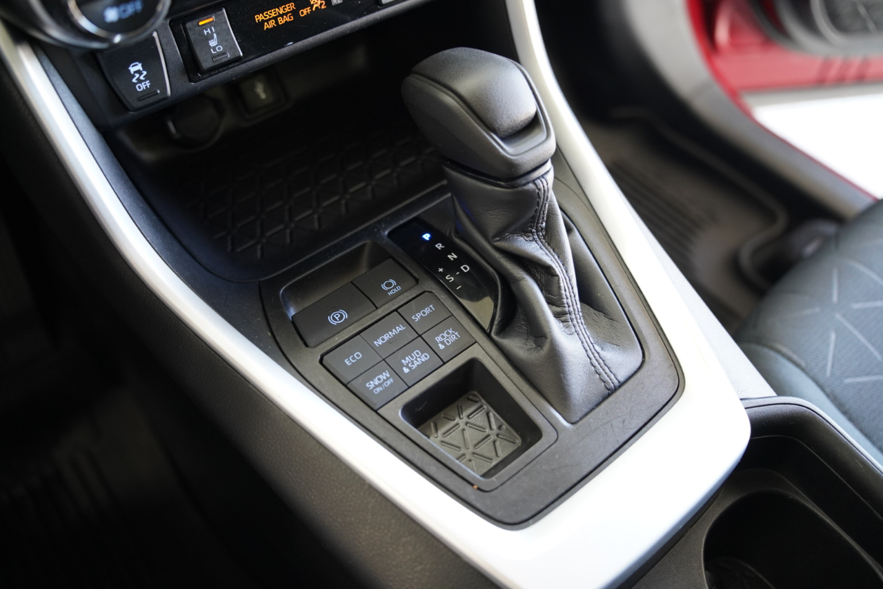 Toyota RAV4 XLE AWD (Natl) 2021