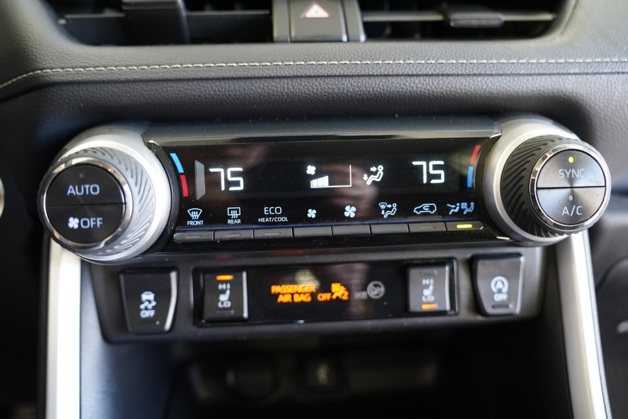 Toyota RAV4 XLE AWD (Natl) 2021