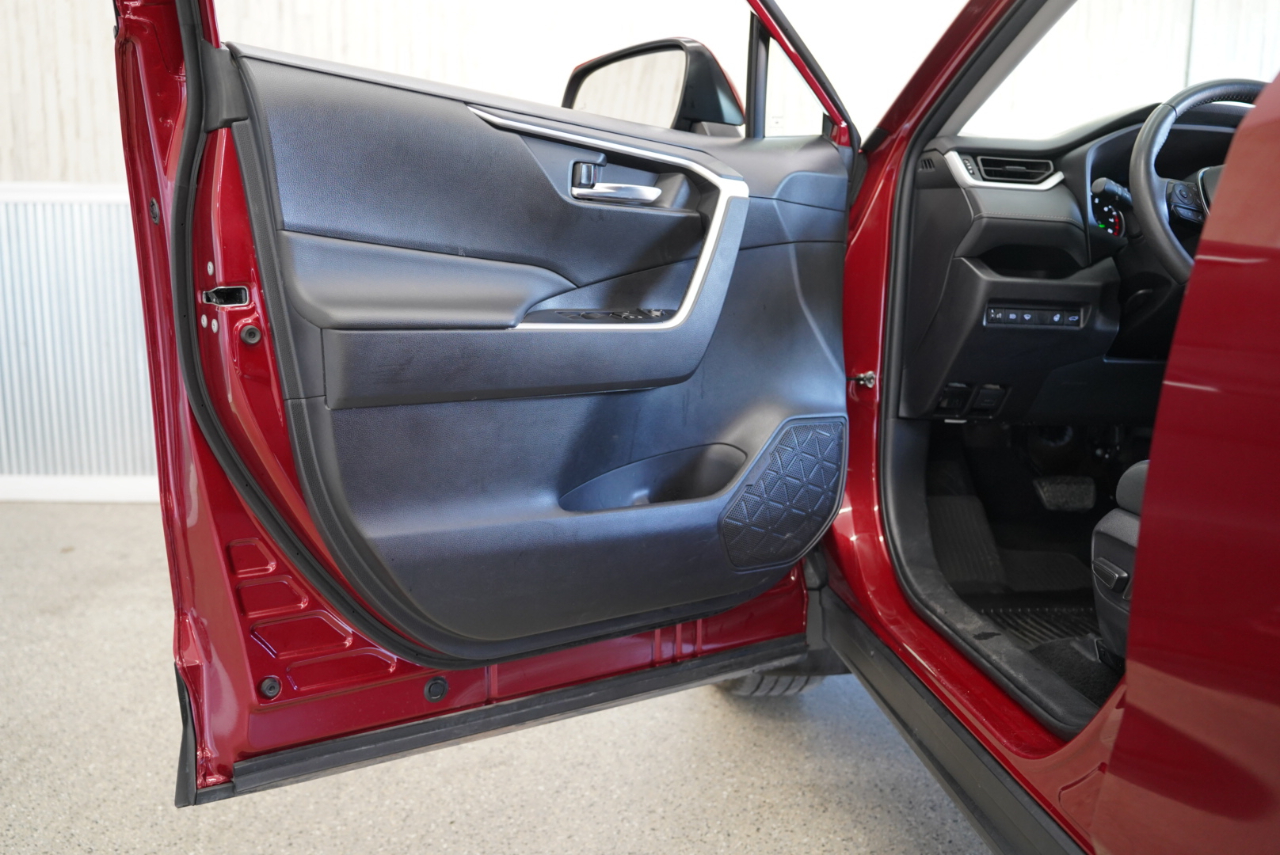 Toyota RAV4 XLE AWD (Natl) 2021