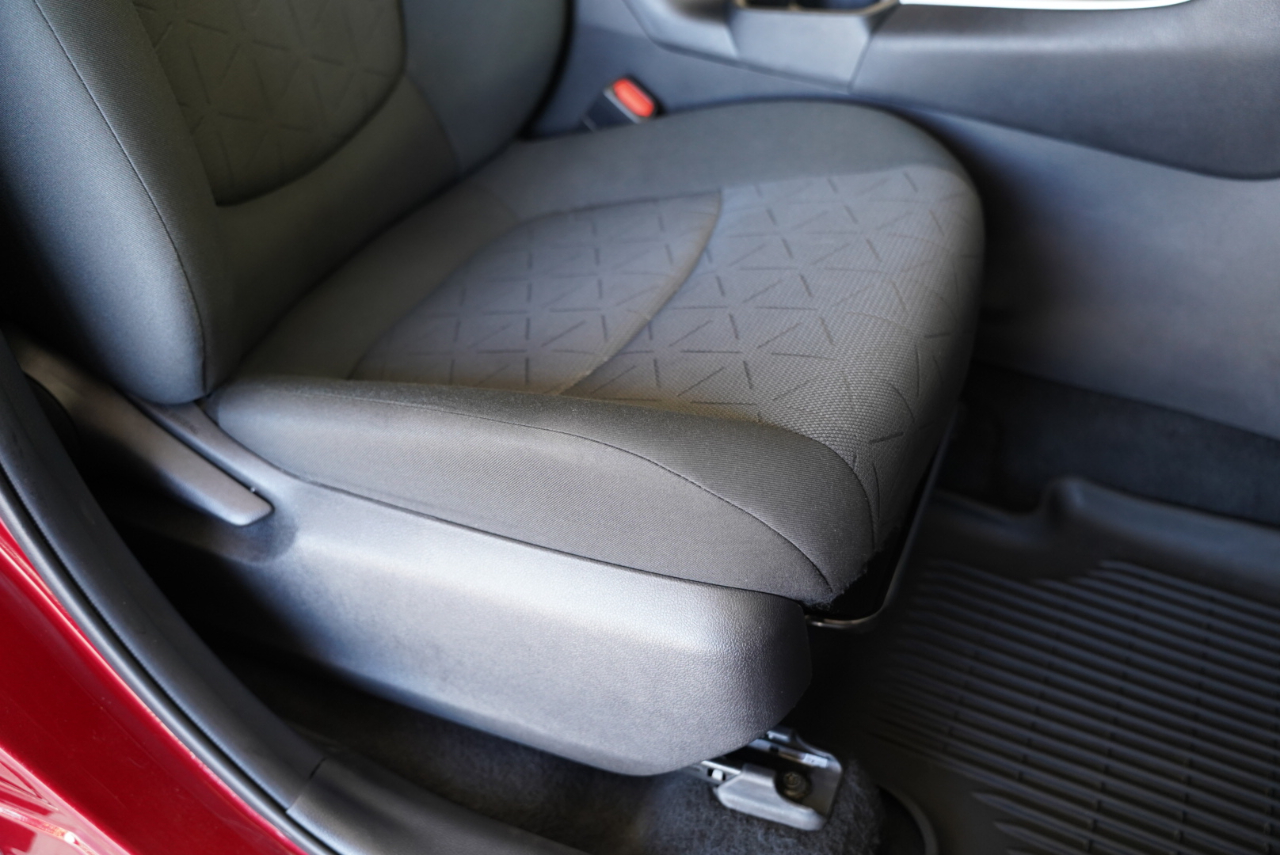 Toyota RAV4 XLE AWD (Natl) 2021