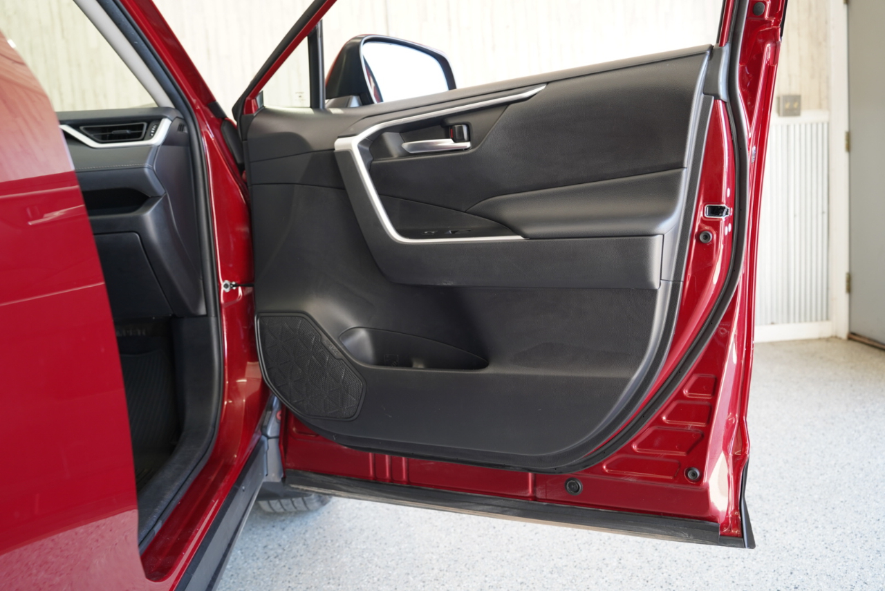 Toyota RAV4 XLE AWD (Natl) 2021