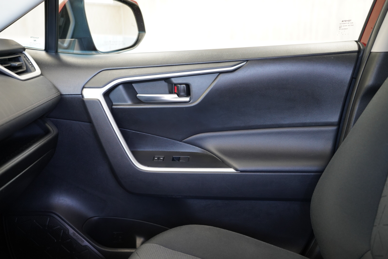 Toyota RAV4 XLE AWD (Natl) 2021