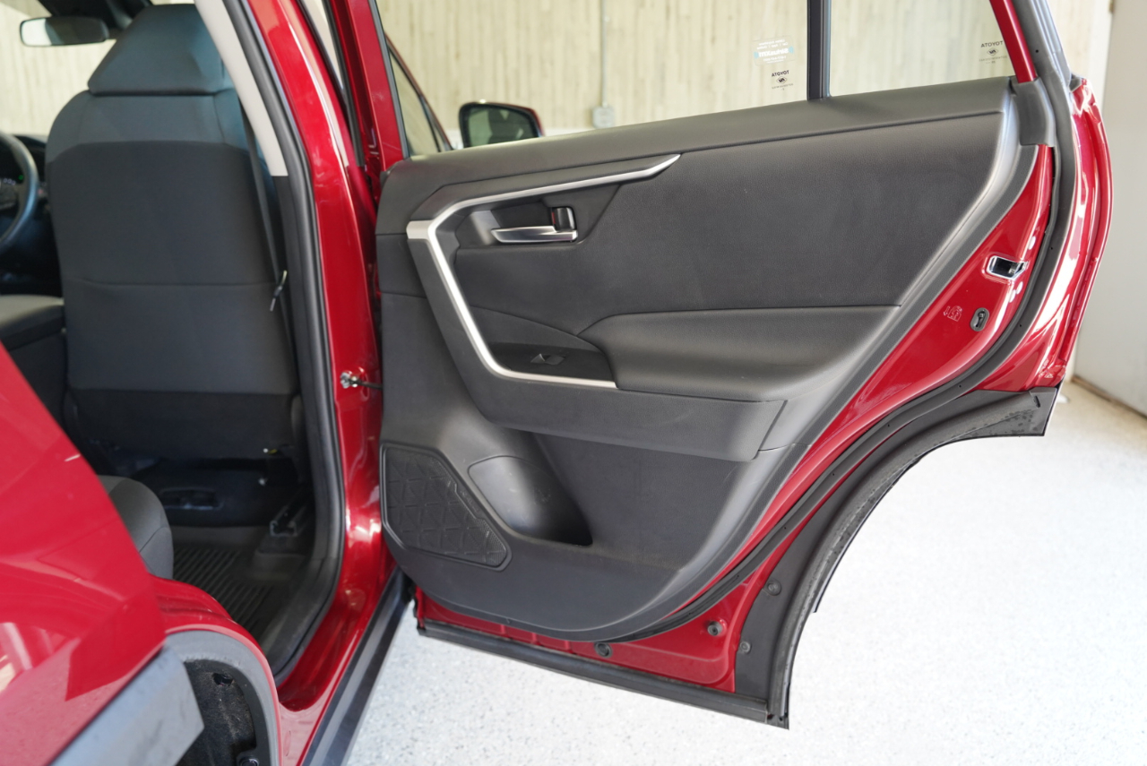 Toyota RAV4 XLE AWD (Natl) 2021