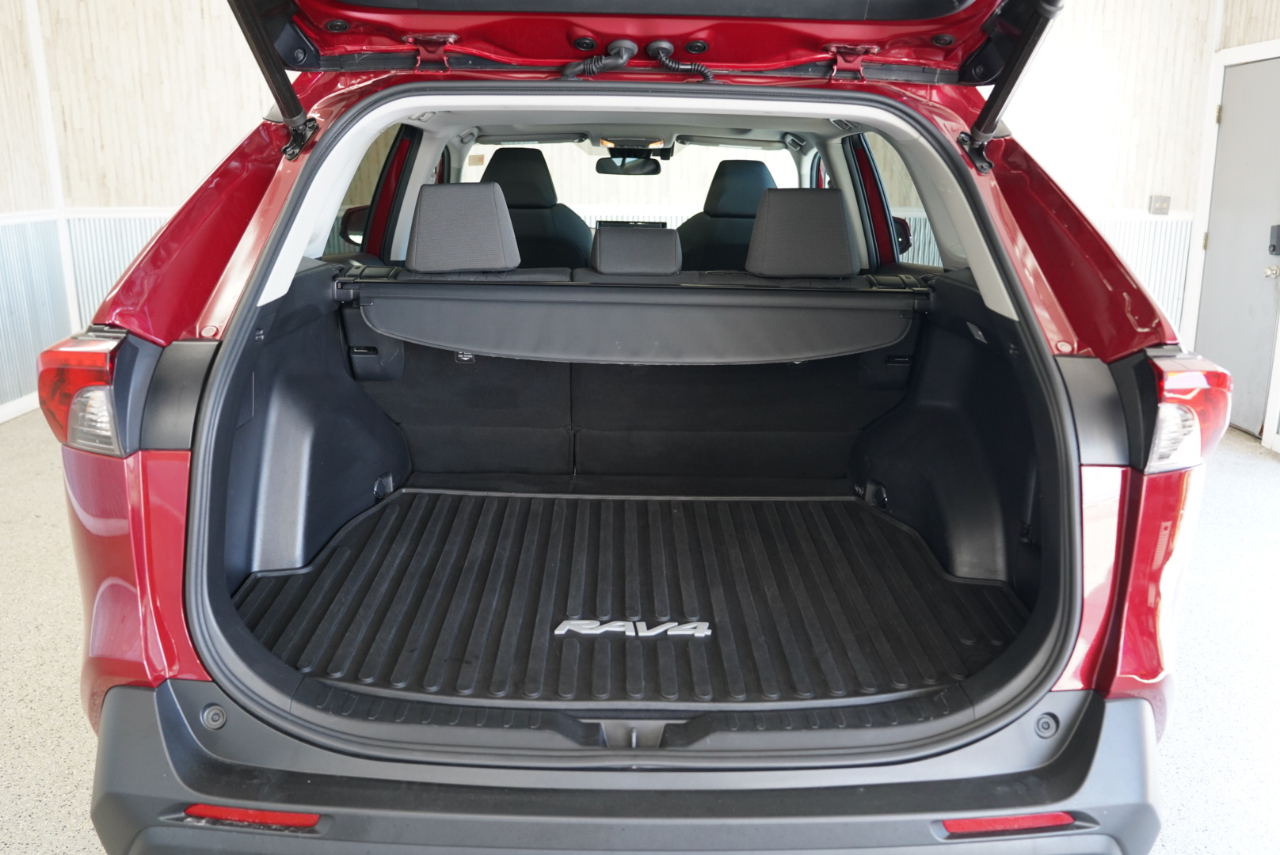 Toyota RAV4 XLE AWD (Natl) 2021