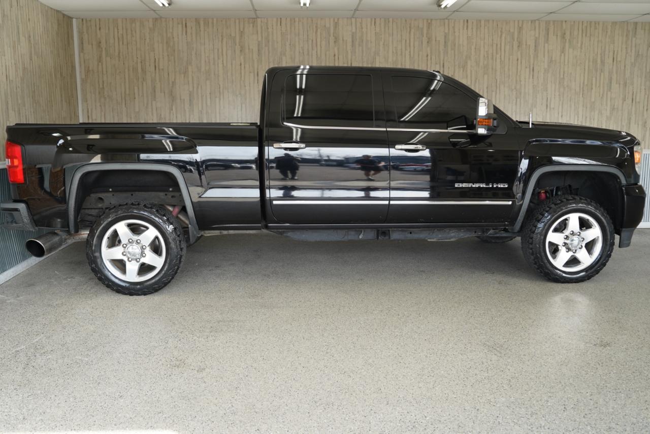 GMC Sierra 2500HD 4WD Crew Cab 153.7" Denali 2015
