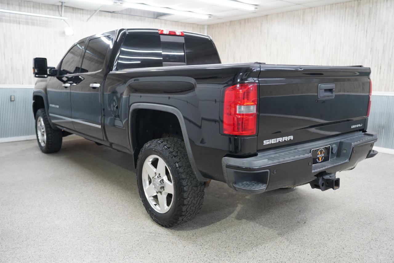 GMC Sierra 2500HD 4WD Crew Cab 153.7" Denali 2015
