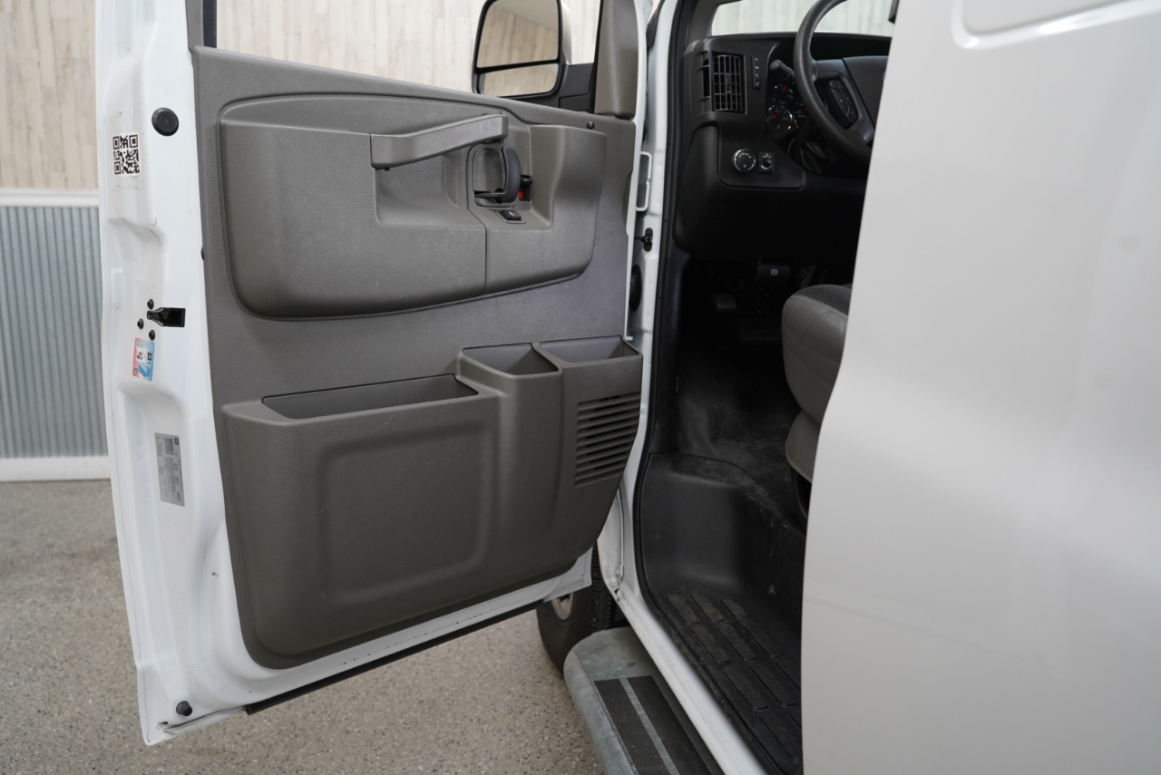 Chevrolet Express Cargo Van RWD 2500 135" 2023