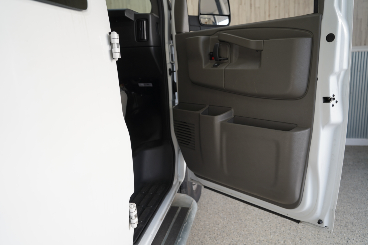 Chevrolet Express Cargo Van RWD 2500 135" 2023