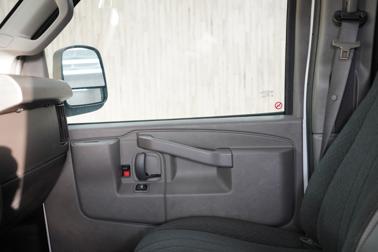 Chevrolet Express Cargo Van RWD 2500 135" 2023
