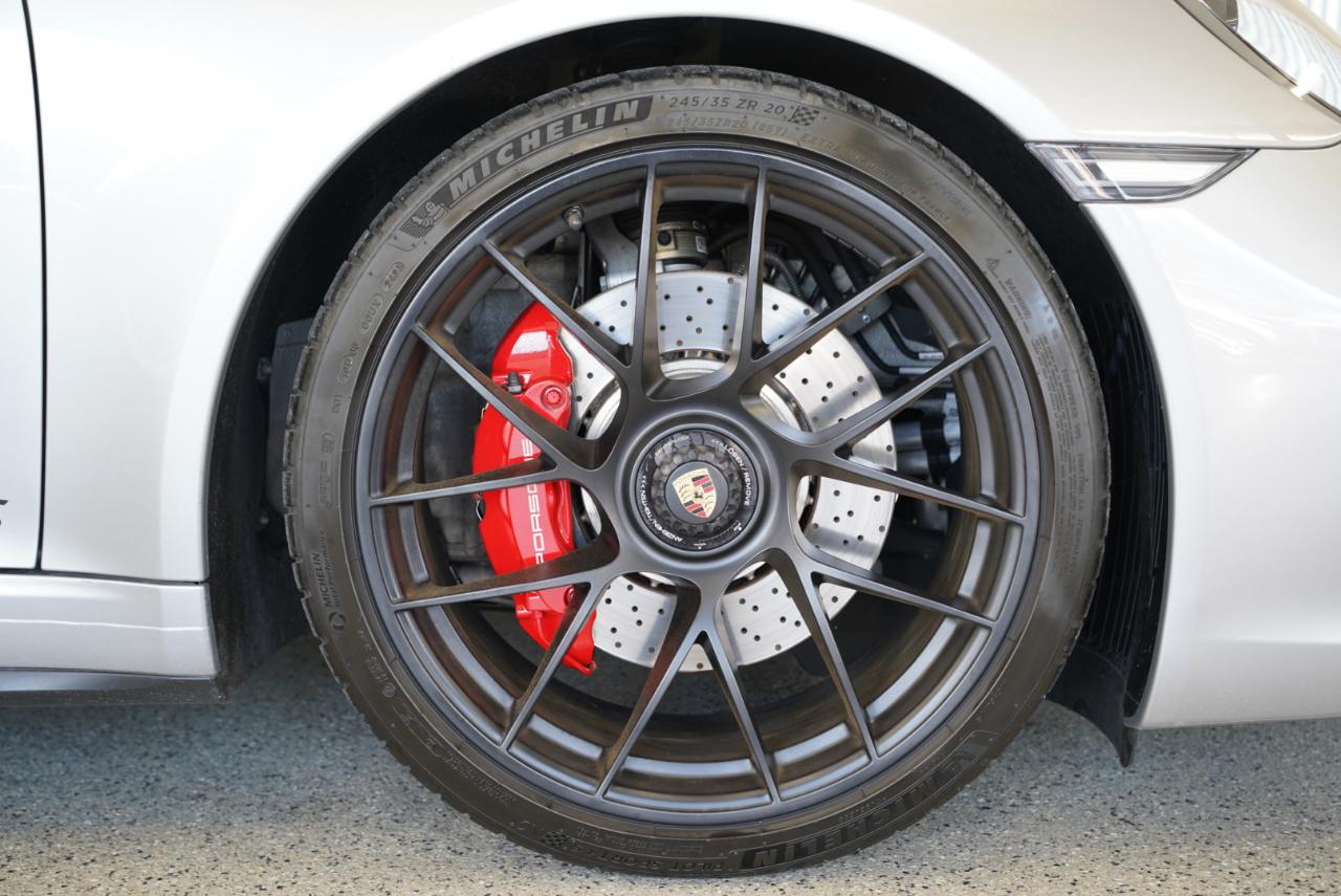 Porsche 911 Carrera 4 GTS 2019