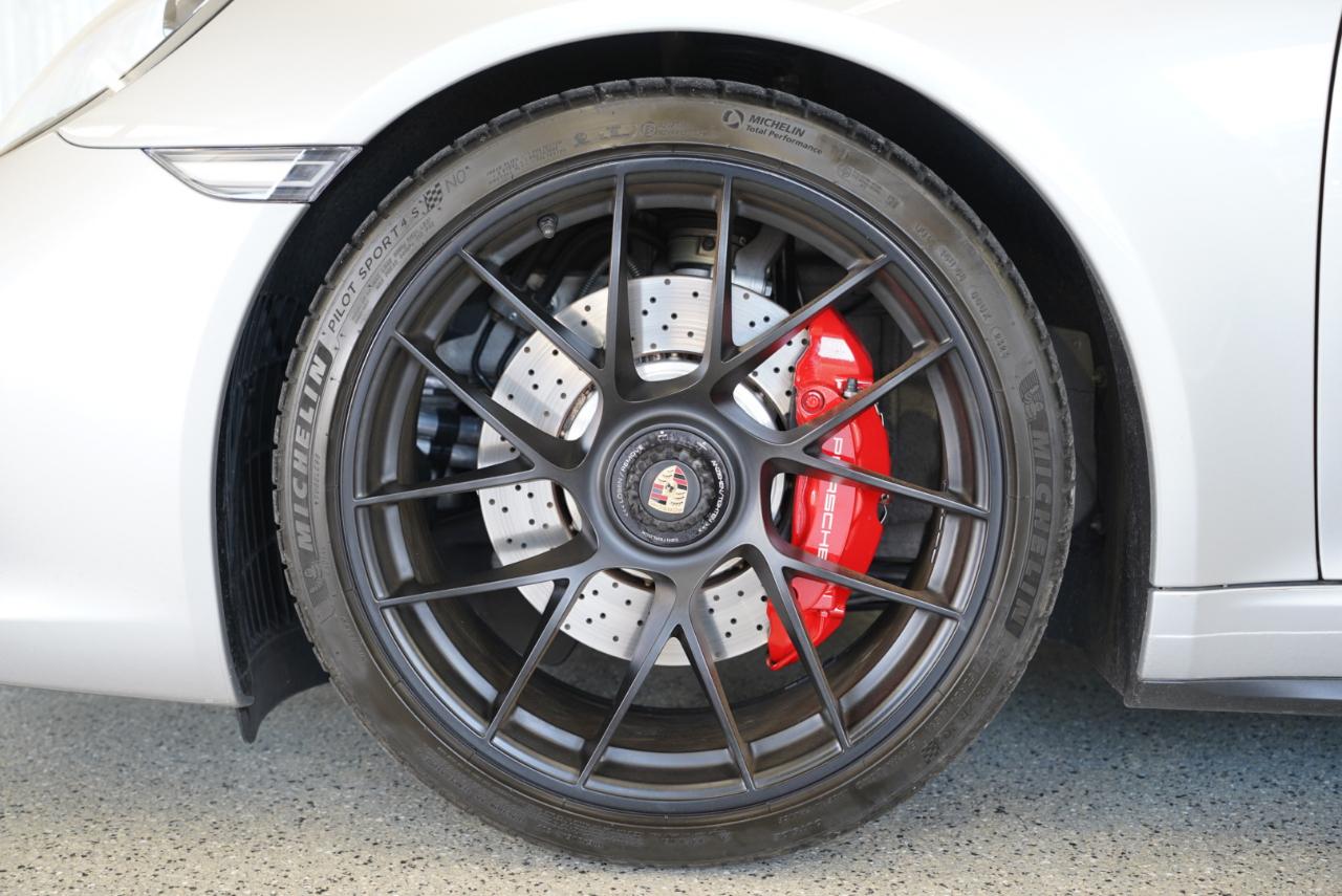 Porsche 911 Carrera 4 GTS 2019