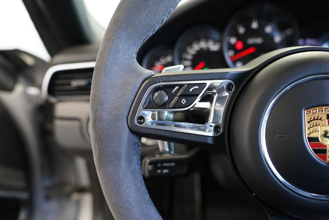 Porsche 911 Carrera 4 GTS 2019