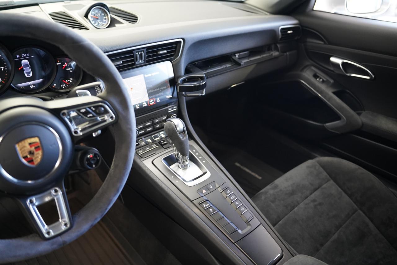 Porsche 911 Carrera 4 GTS 2019