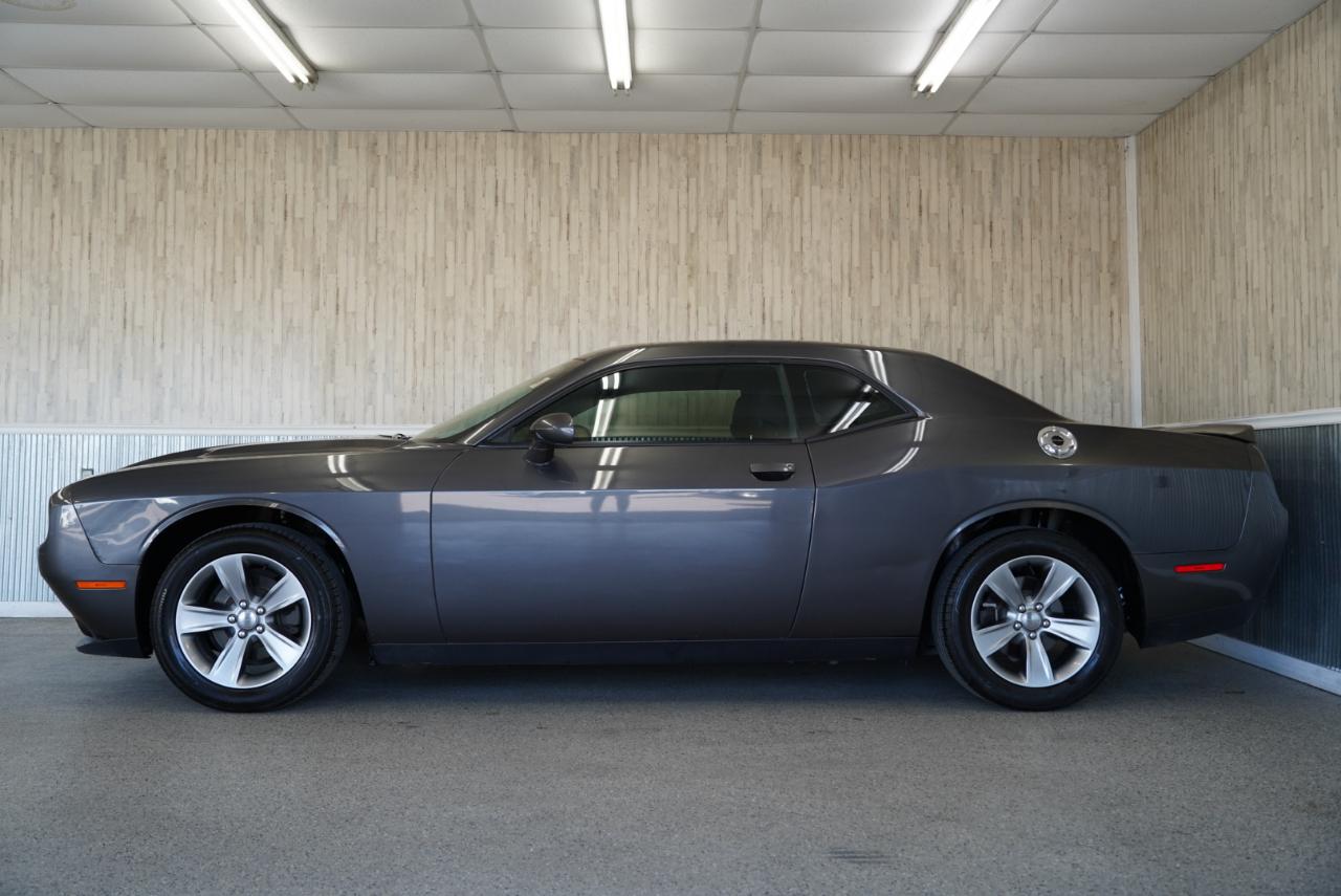 Dodge Challenger SXT RWD 2019