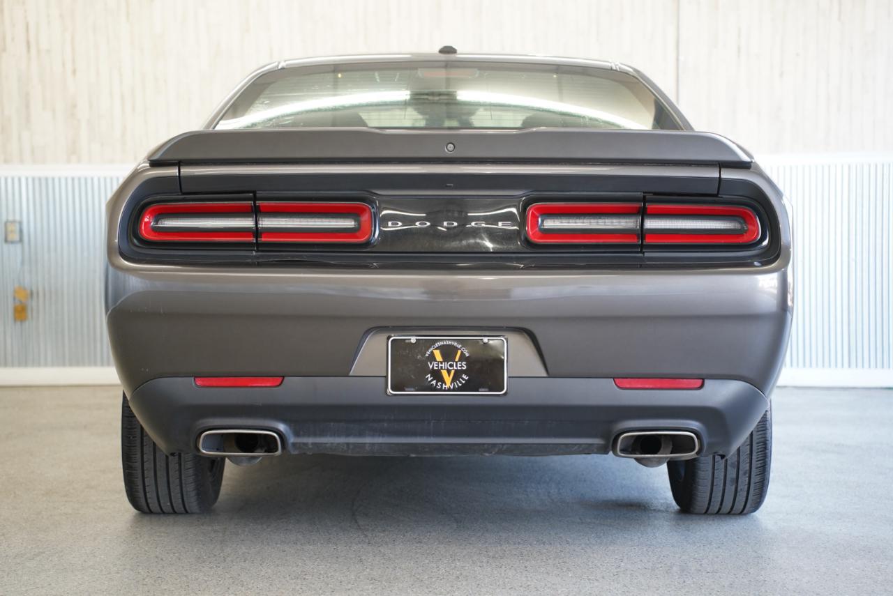 Dodge Challenger SXT RWD 2019