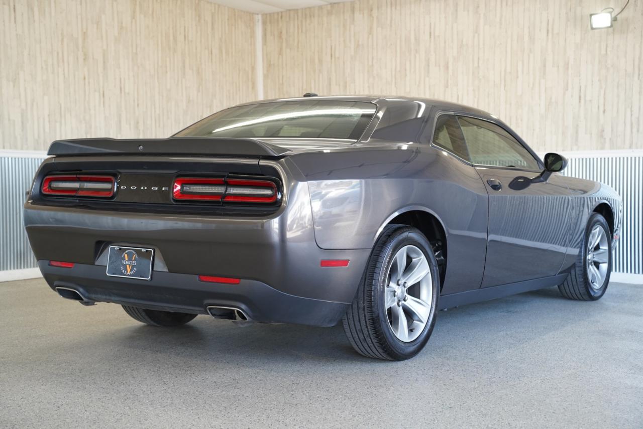 Dodge Challenger SXT RWD 2019