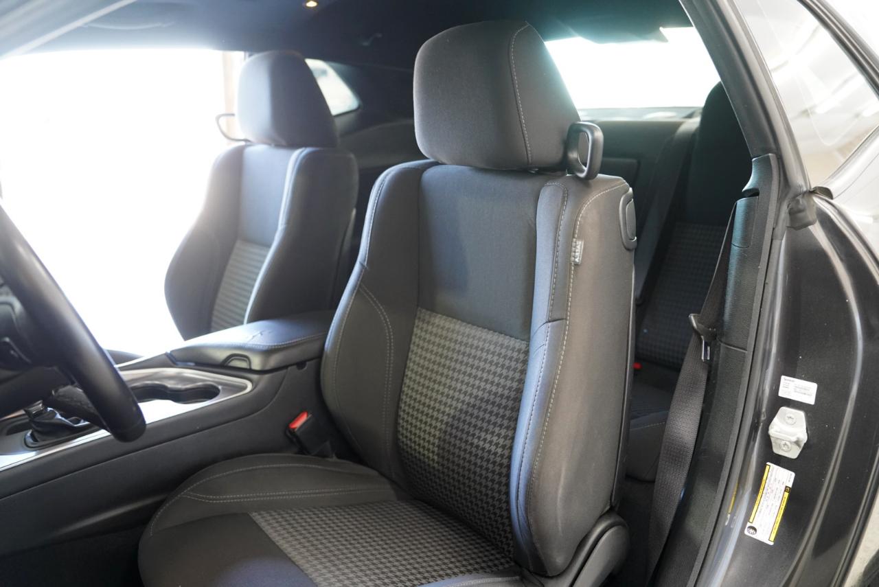 Dodge Challenger SXT RWD 2019