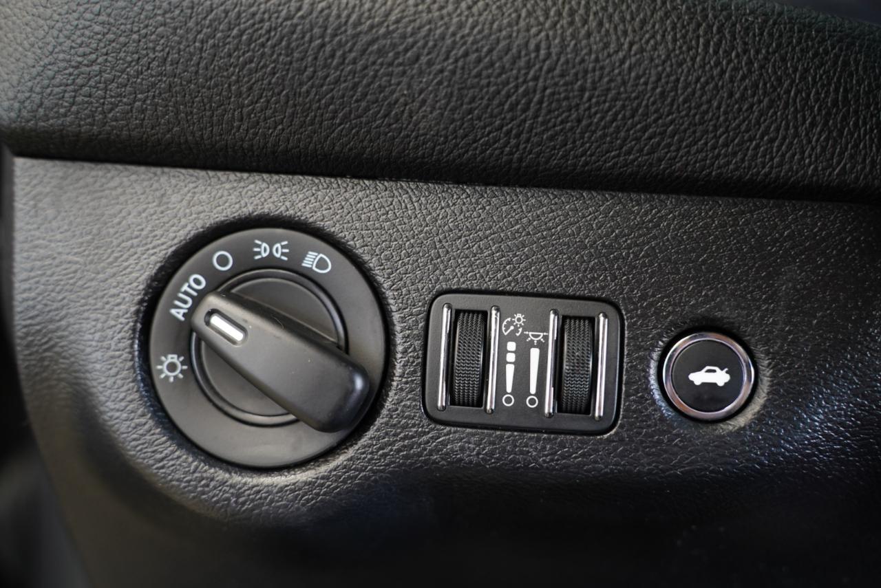 Dodge Challenger SXT RWD 2019