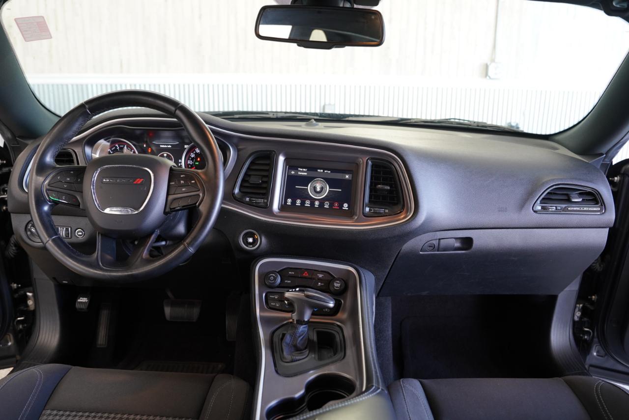 Dodge Challenger SXT RWD 2019